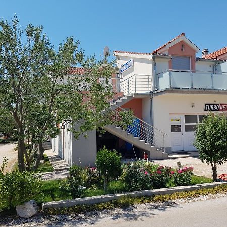 Gabi Rooms & Studio Apartment Лозовац Екстериор снимка