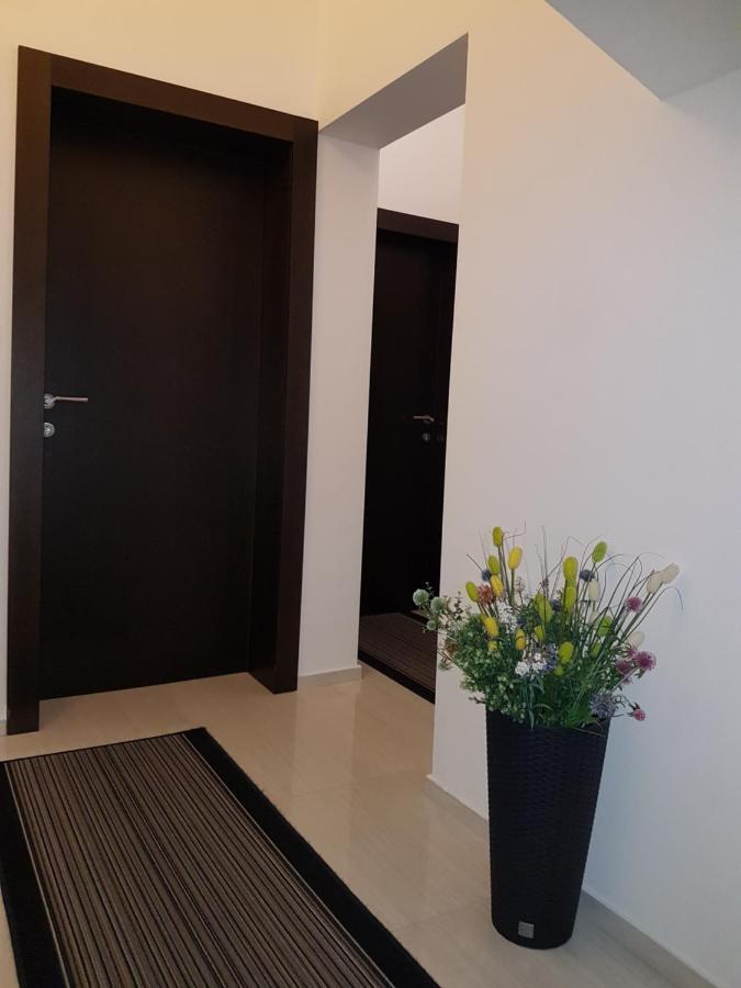 Gabi Rooms & Studio Apartment Лозовац Екстериор снимка