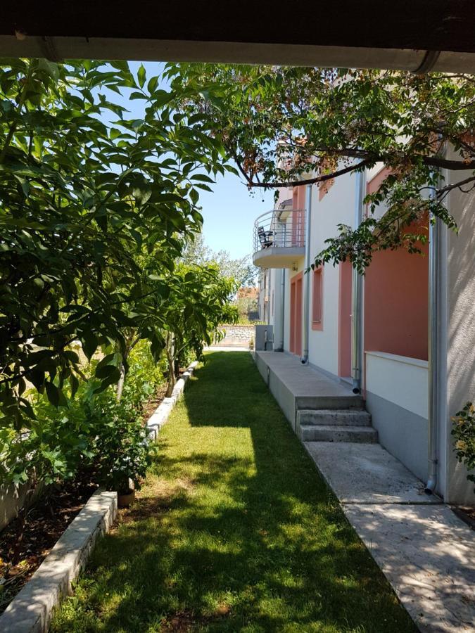 Gabi Rooms & Studio Apartment Лозовац Екстериор снимка