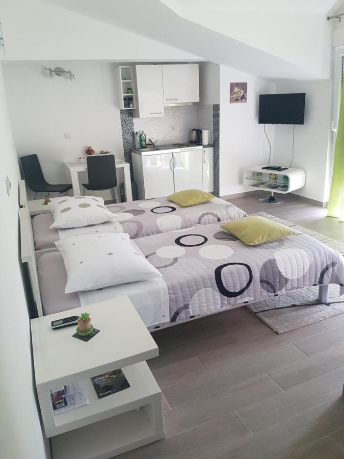 Gabi Rooms & Studio Apartment Лозовац Екстериор снимка