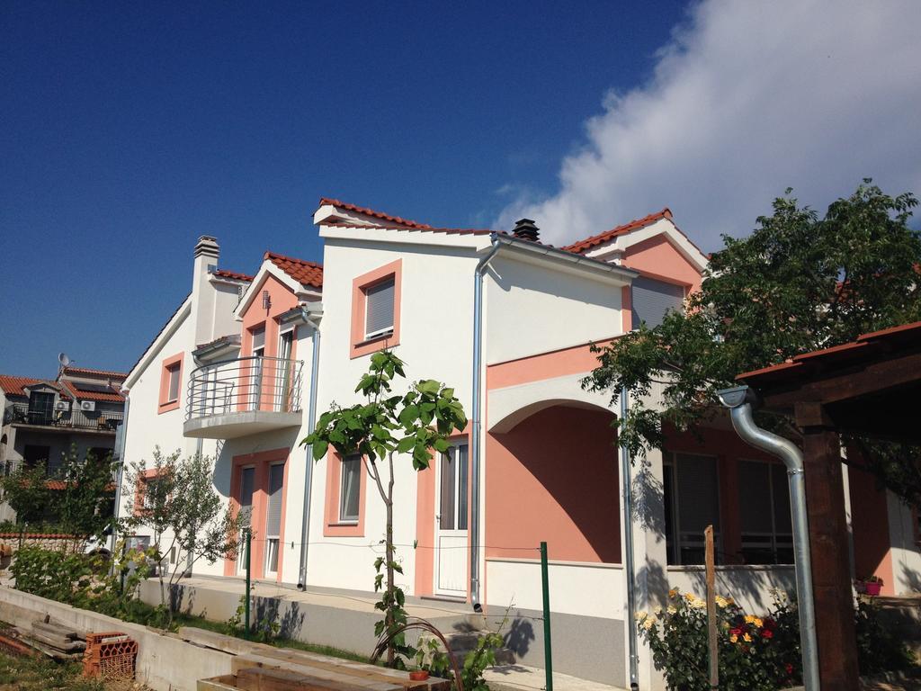Gabi Rooms & Studio Apartment Лозовац Екстериор снимка