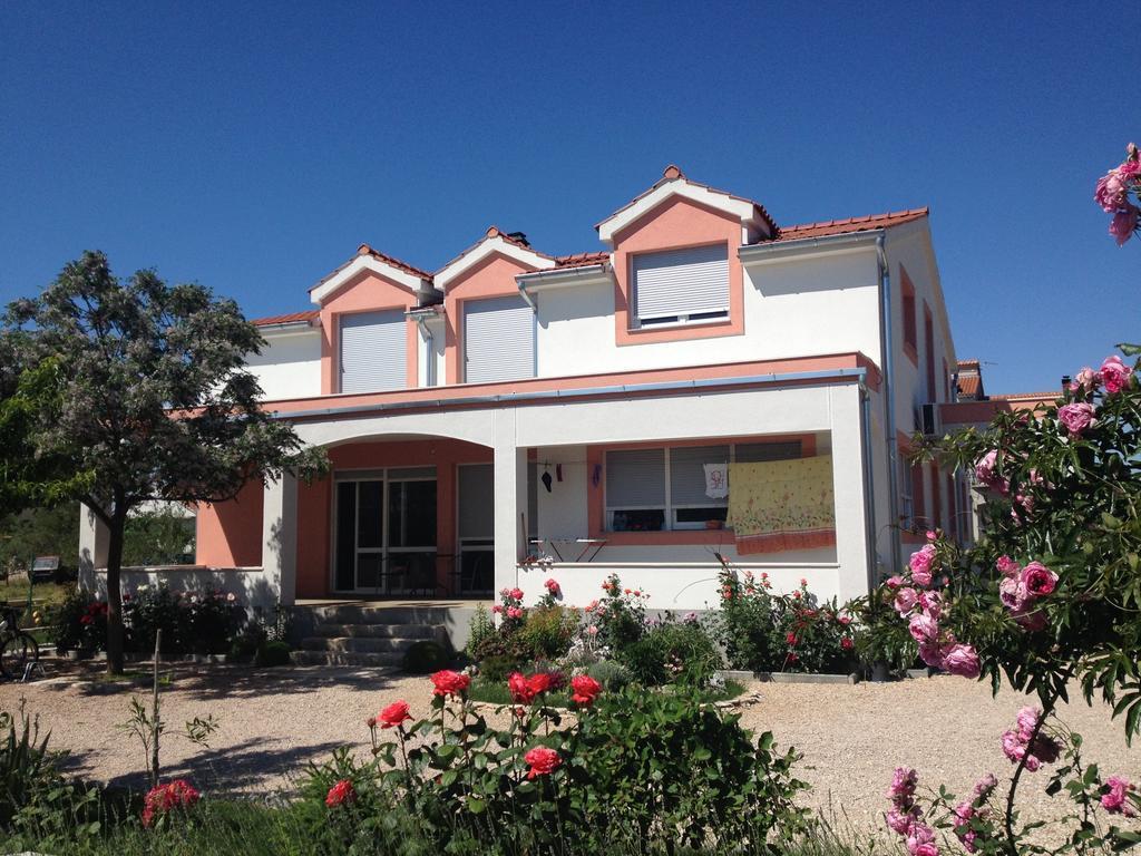 Gabi Rooms & Studio Apartment Лозовац Екстериор снимка